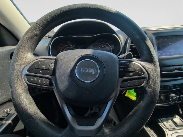 Used 2019 Jeep Cherokee Latitude w/ Popular Appearance Group FWD image 13
