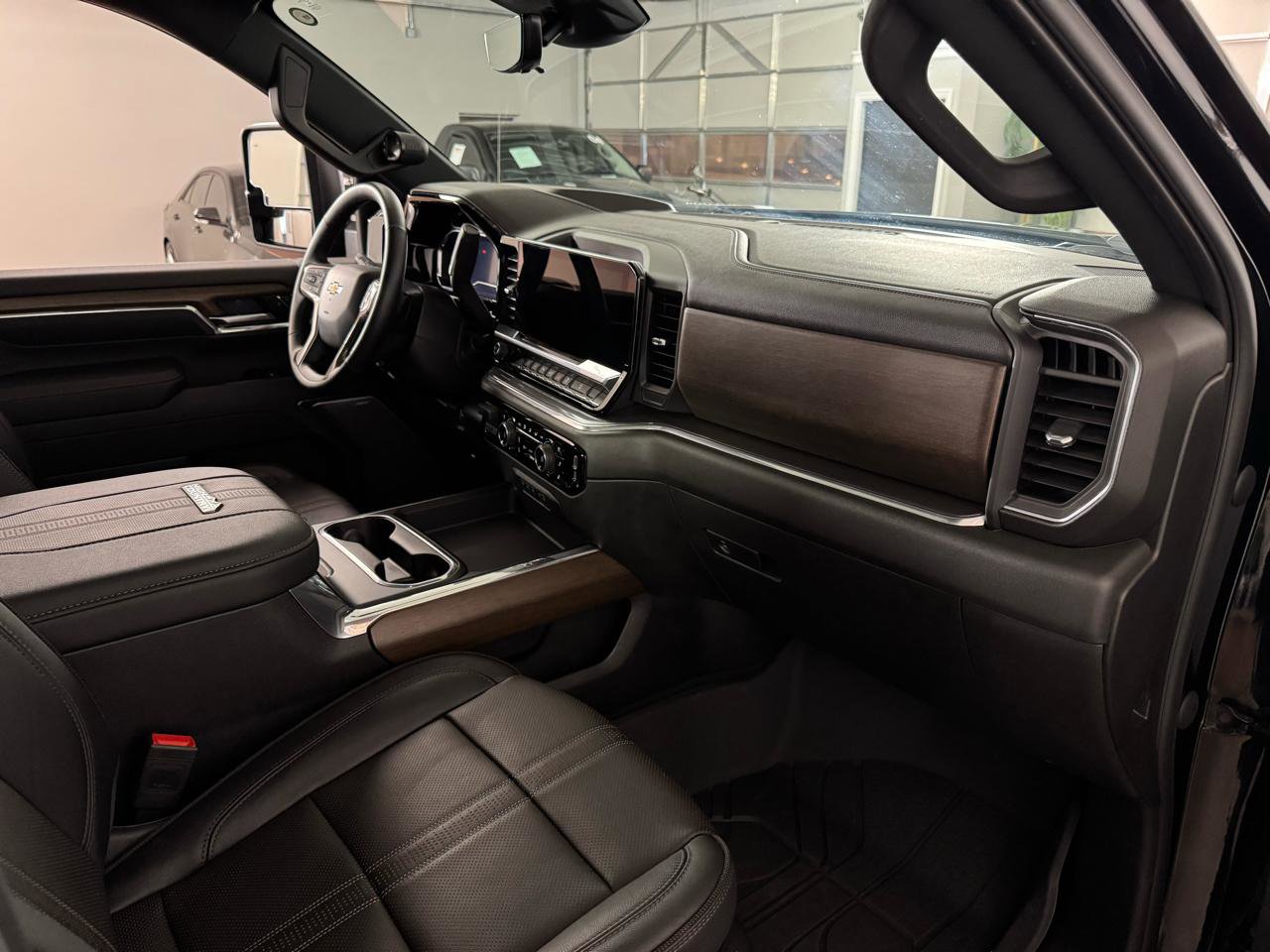 Used 2024 Chevrolet Silverado 2500 High Country w/ Technology Package image 47