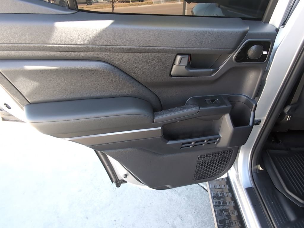 Used 2025 Toyota 4Runner TRD Off-Road Premium AWD/4WD image 25
