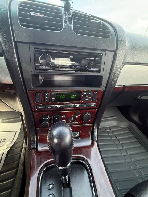 Used 2005 Ford Thunderbird RWD image 9