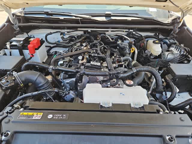 Certified 2025 Toyota 4Runner SR5 AWD/4WD image 18