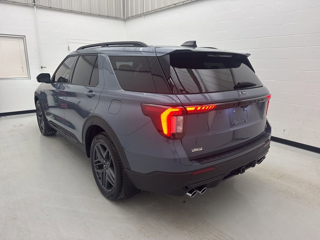 Used 2025 Ford Explorer ST image 13
