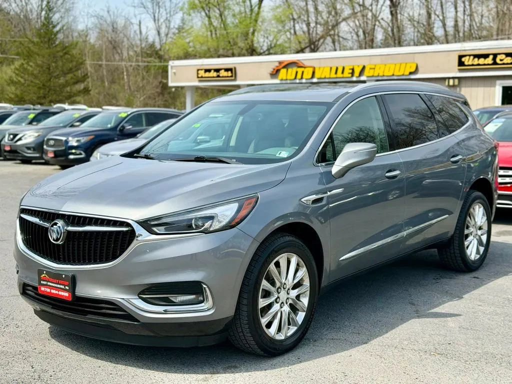 Used 2018 Buick Enclave Essence AWD/4WD image 4