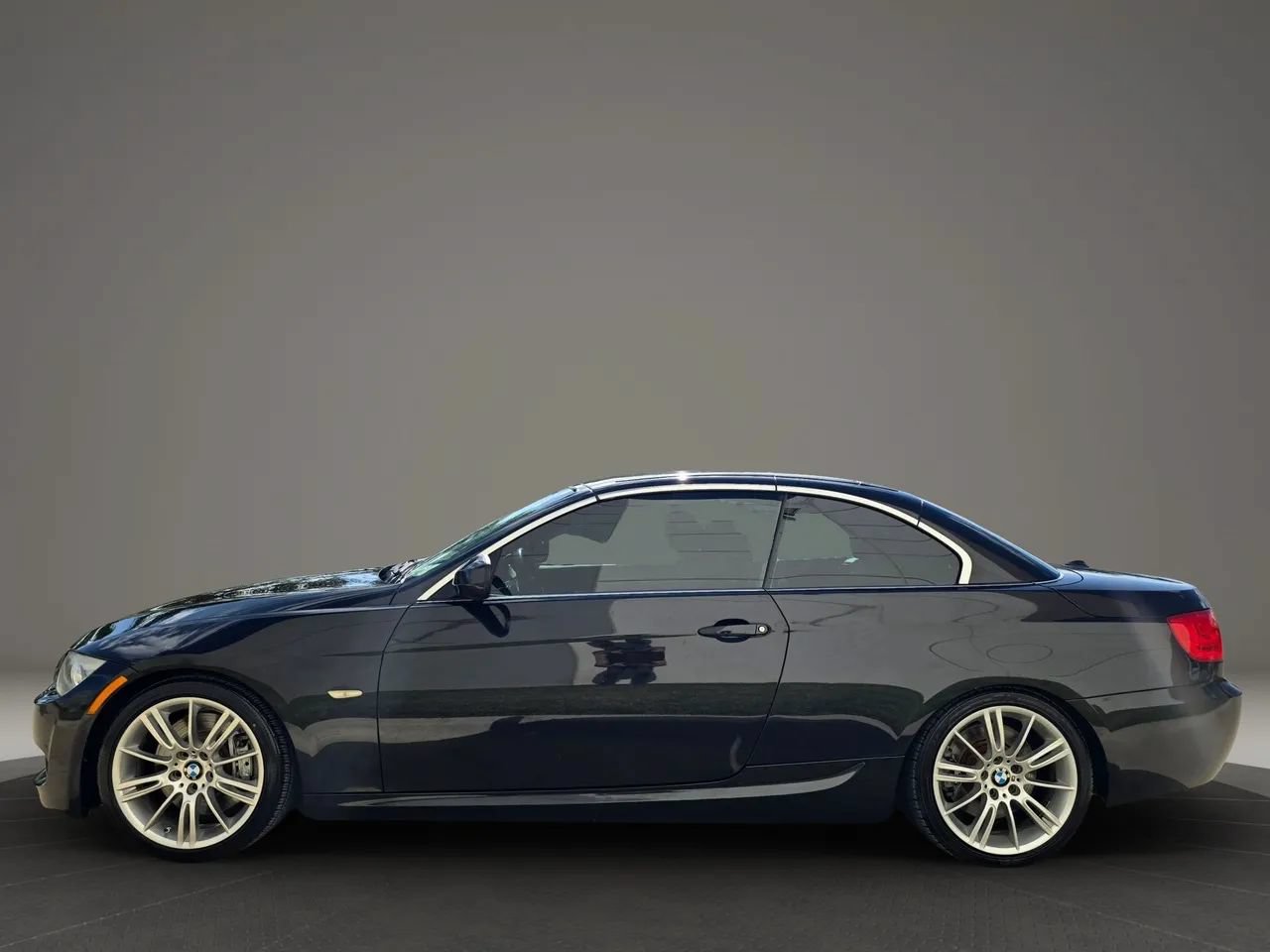 Used 2013 BMW 335i Convertible RWD image 11