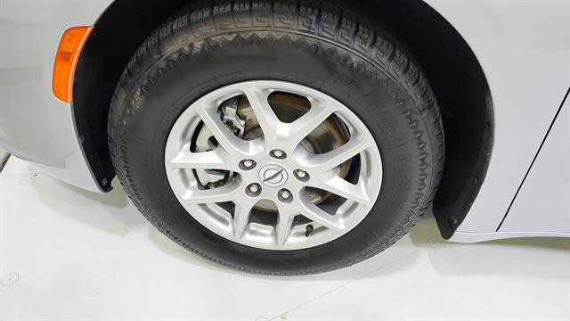 Used 2024 Chrysler Pacifica Touring-L FWD image 35