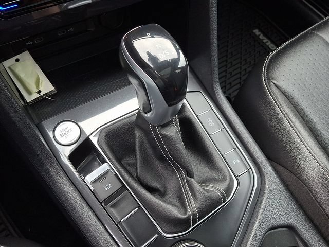 Used 2022 Volkswagen Tiguan SE R-Line AWD/4WD image 17