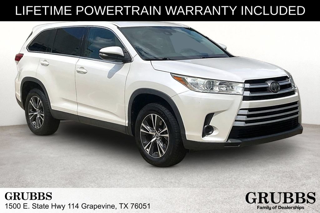 Used 2019 Toyota Highlander LE FWD image 1