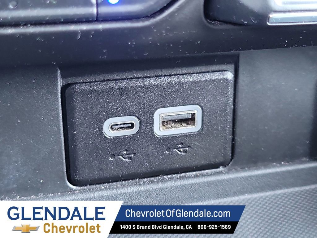 Used 2023 Chevrolet Suburban Premier image 29