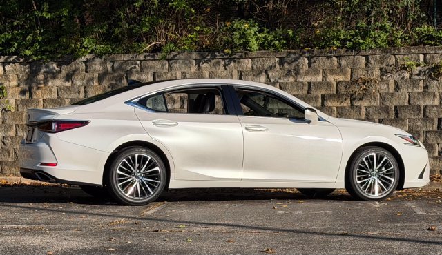 Certified 2024 Lexus ES 350 w/ Premium Package FWD image 5