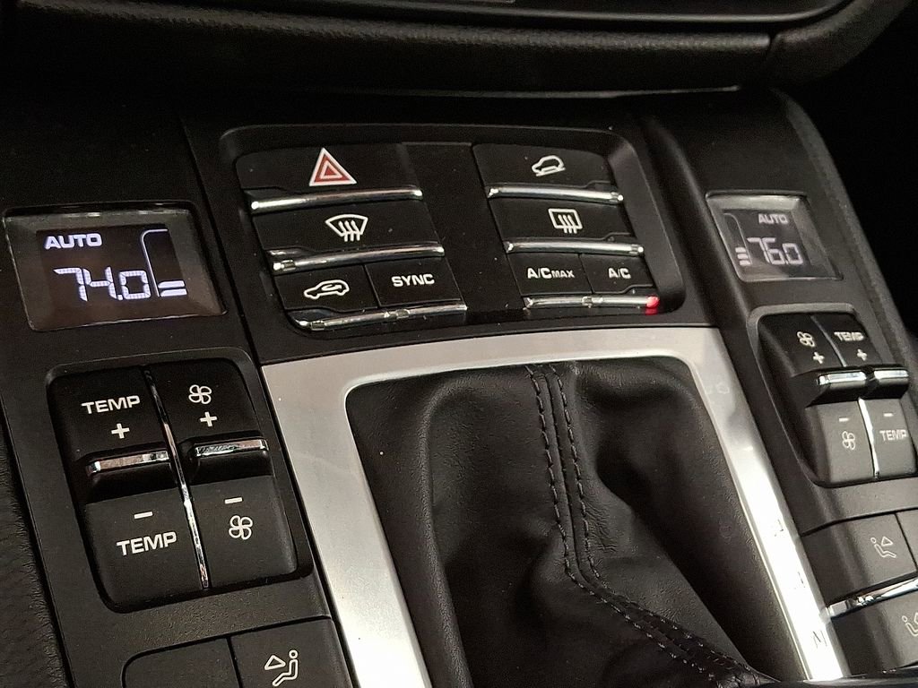 Used 2021 Porsche Macan Turbo image 11