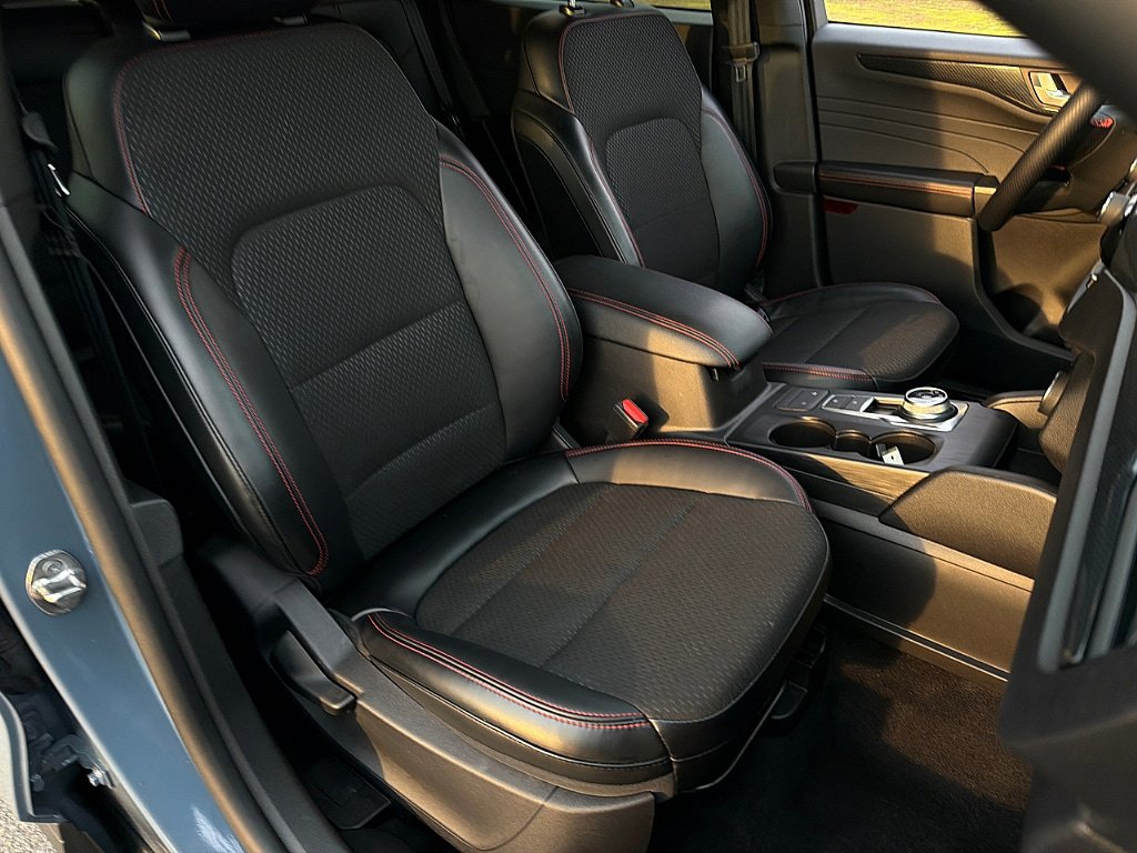 Used 2025 Ford Escape ST-Line FWD image 19