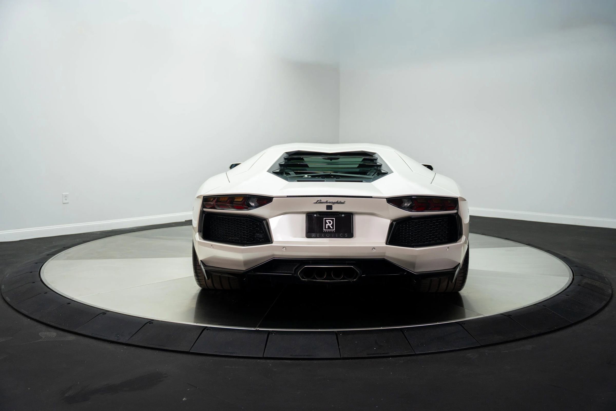 Used 2013 Lamborghini Aventador LP 700-4 image 9