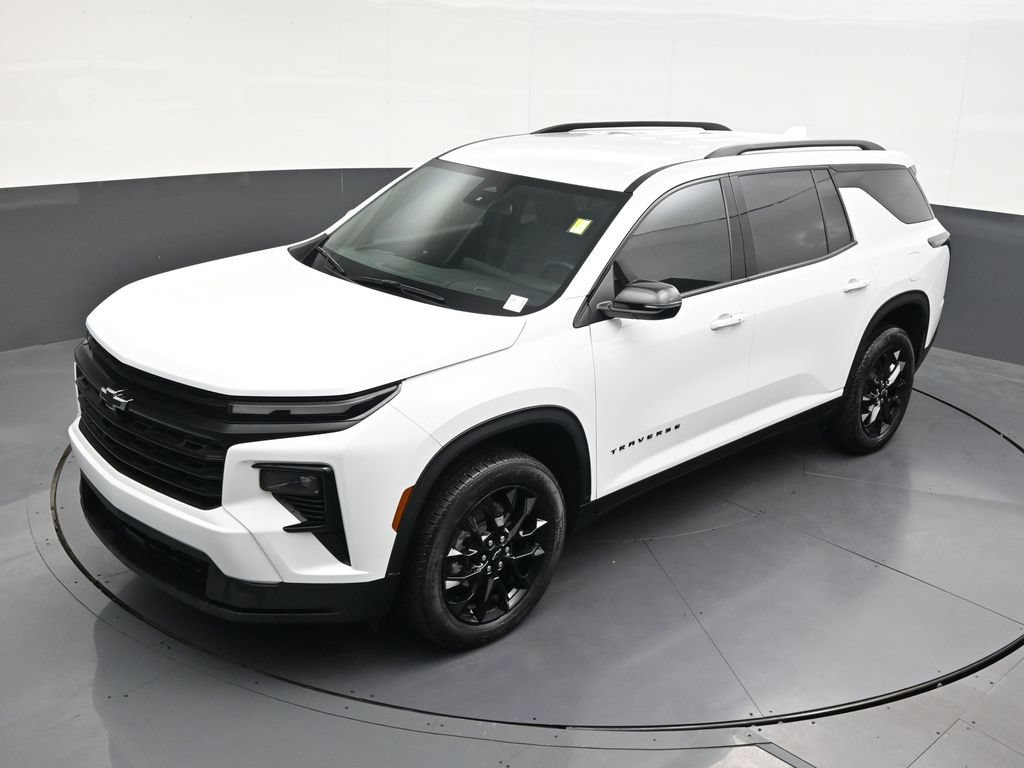 Used 2025 Chevrolet Traverse LT w/ Midnight/Sport Edition FWD image 17