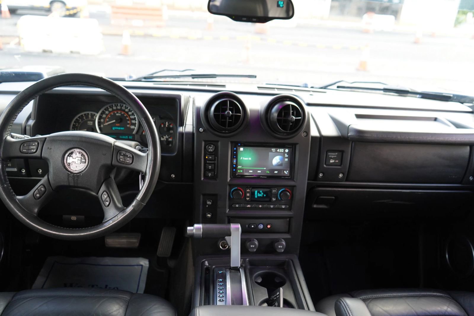 Used 2005 HUMMER H2 SUT w/ Preferred Equipment Group AWD/4WD image 19