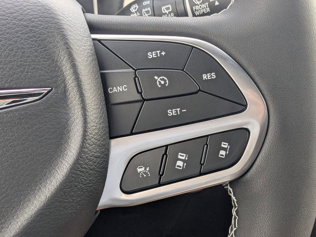 New 2026 Chrysler Pacifica Select FWD image 24
