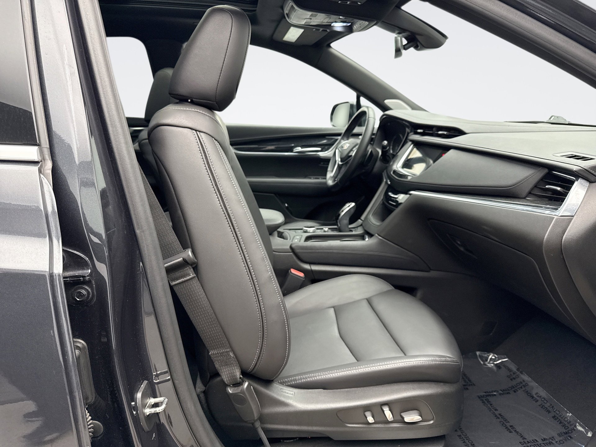 Used 2023 Cadillac XT5 Premium Luxury w/ LPO, Floor Liner Package AWD/4WD image 19