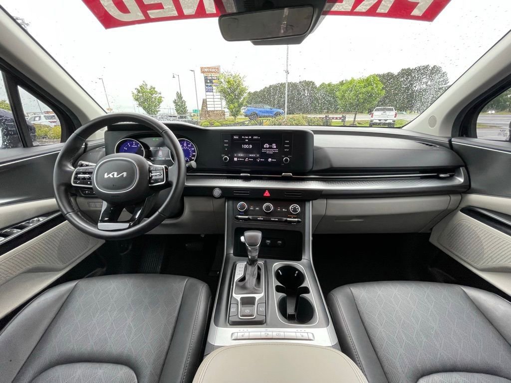 Used 2023 Kia Carnival LX FWD image 29