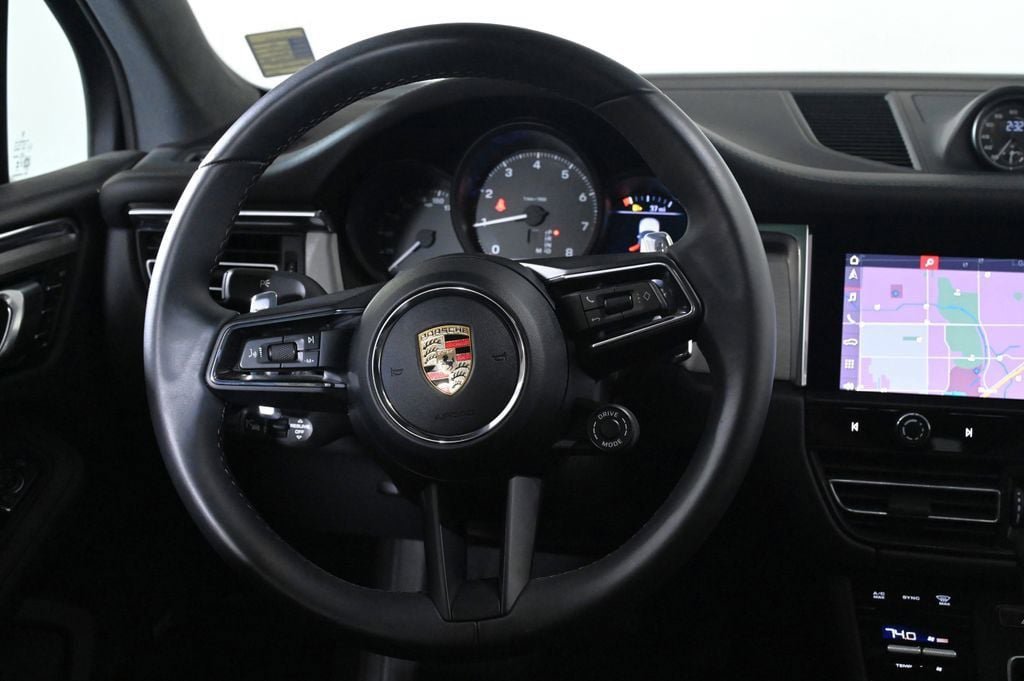 Certified 2026 Porsche Macan AWD/4WD image 12