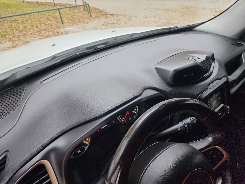 Used 2017 Jeep Renegade Latitude image 21