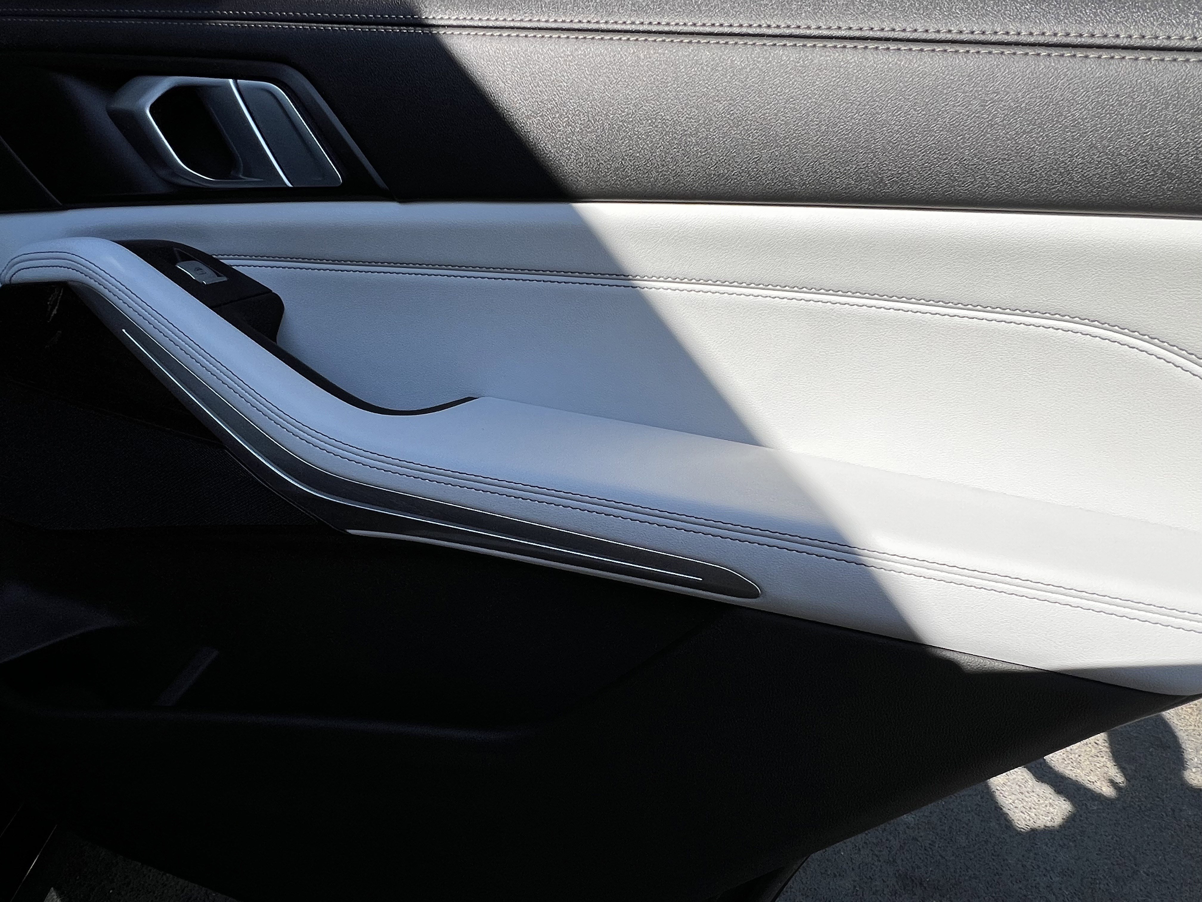 Used 2024 BMW X7 xDrive40i w/ Parking Assistance Package image 39