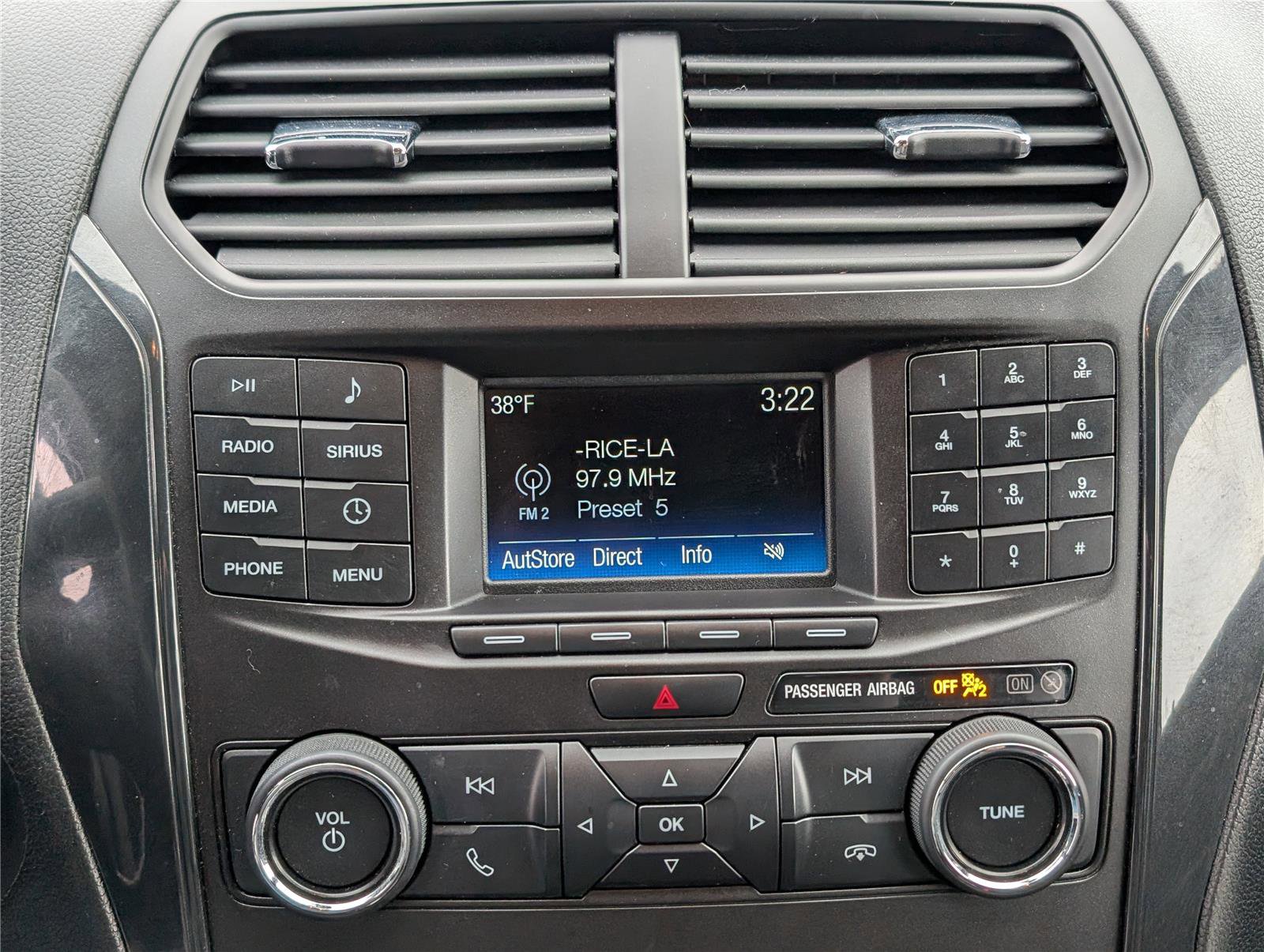 Used 2019 Ford Explorer XLT image 27