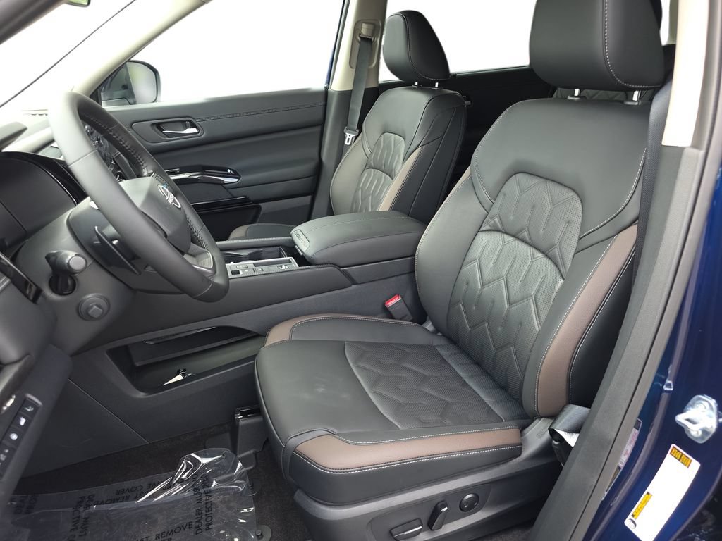 New 2026 Nissan Pathfinder Platinum FWD image 15