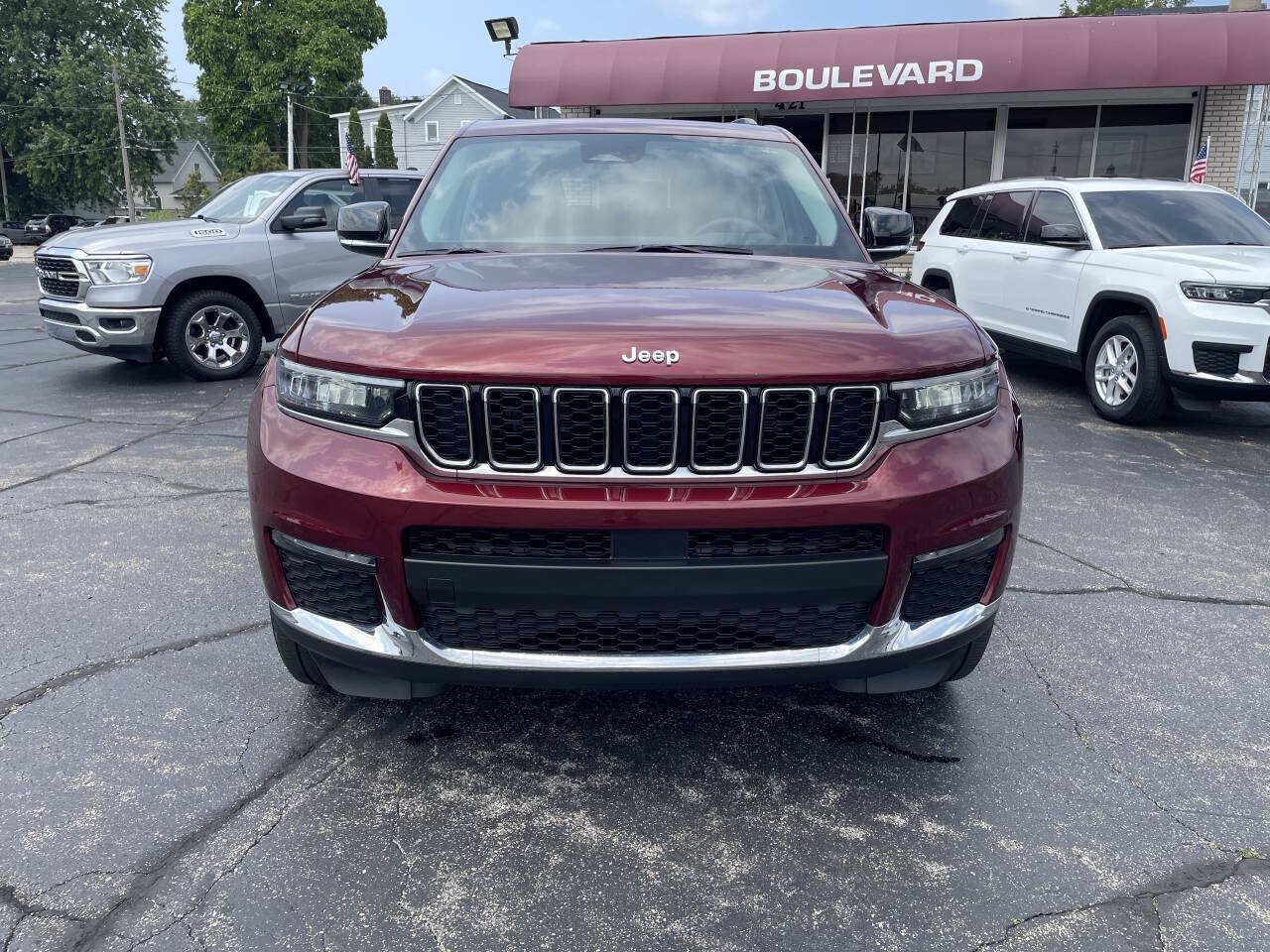 Used 2024 Jeep Grand Cherokee L Limited AWD/4WD image 12