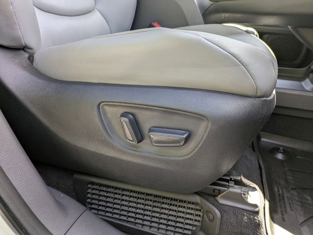 Used 2023 Toyota Sienna XLE AWD/4WD image 26