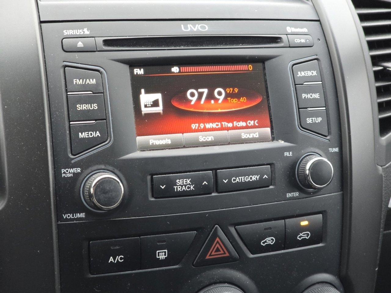 Used 2013 Kia Sorento LX w/ Convenience Pkg image 18