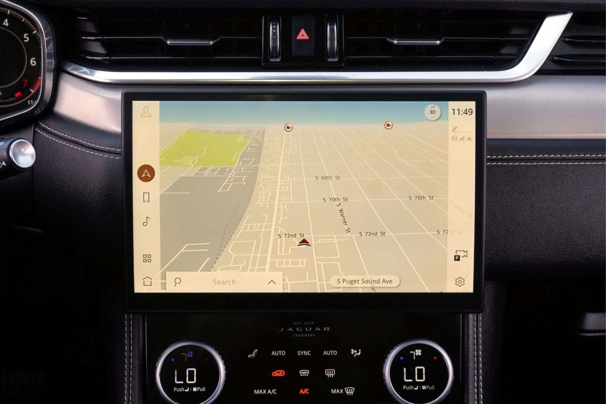 Used 2024 Jaguar F-PACE R-Dynamic S image 27