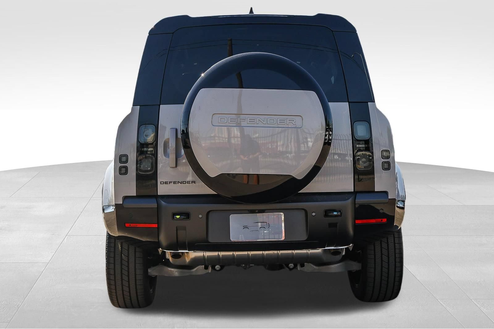New 2026 Land Rover Defender 110 X-Dynamic SE AWD/4WD image 6