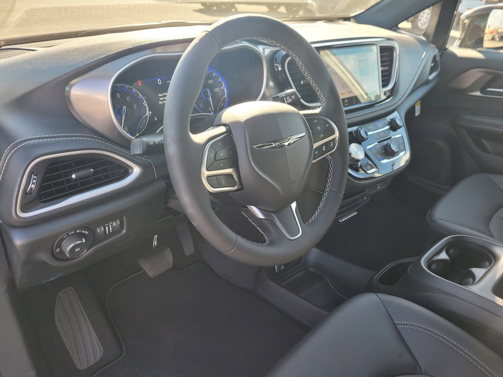 New 2026 Chrysler Pacifica Select FWD image 12