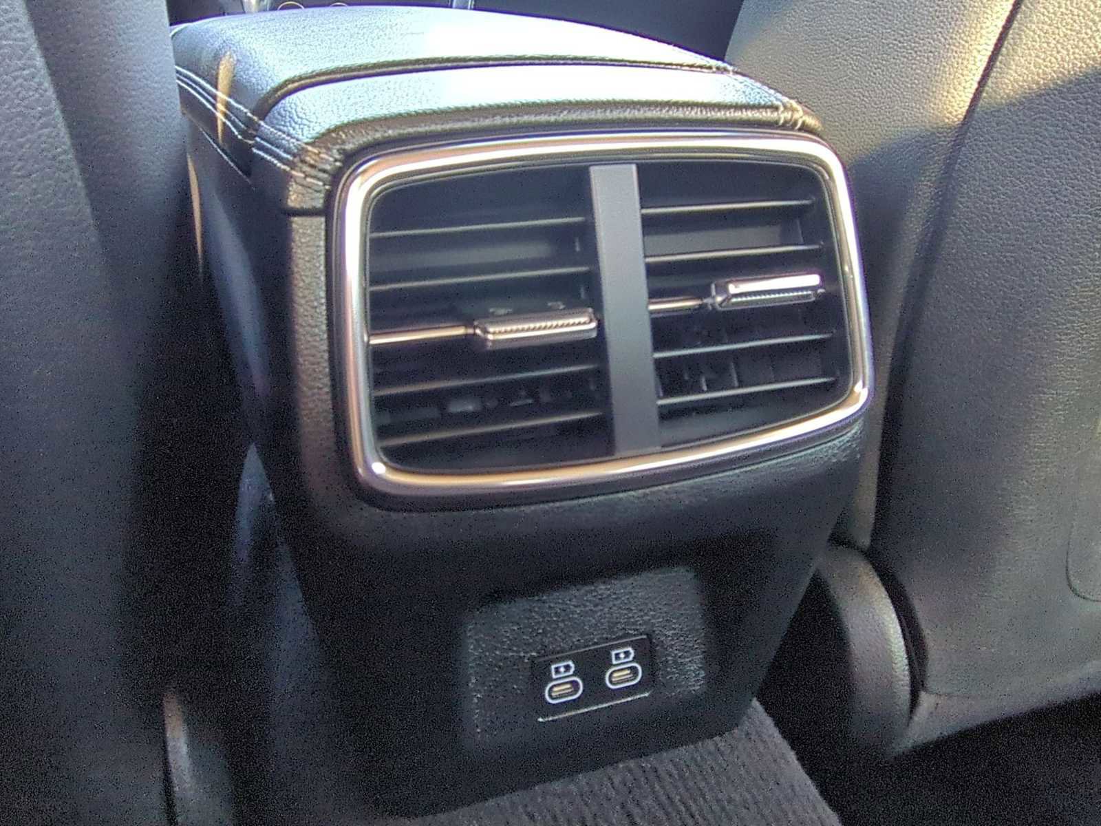 Used 2025 Genesis G70 2.5T image 21