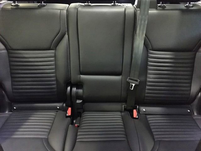 New 2024 Land Rover Discovery Dynamic SE image 21