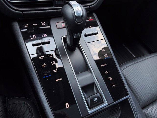 Certified 2026 Porsche Macan AWD/4WD image 33