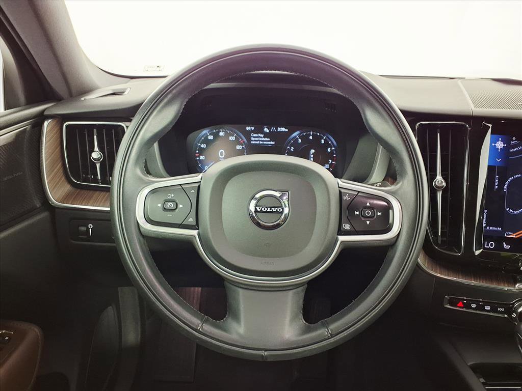 Used 2021 Volvo XC60 T5 Momentum w/ Advanced Package image 15