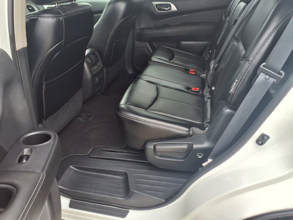 Used 2018 Nissan Pathfinder Platinum w/ Cargo Package FWD image 12