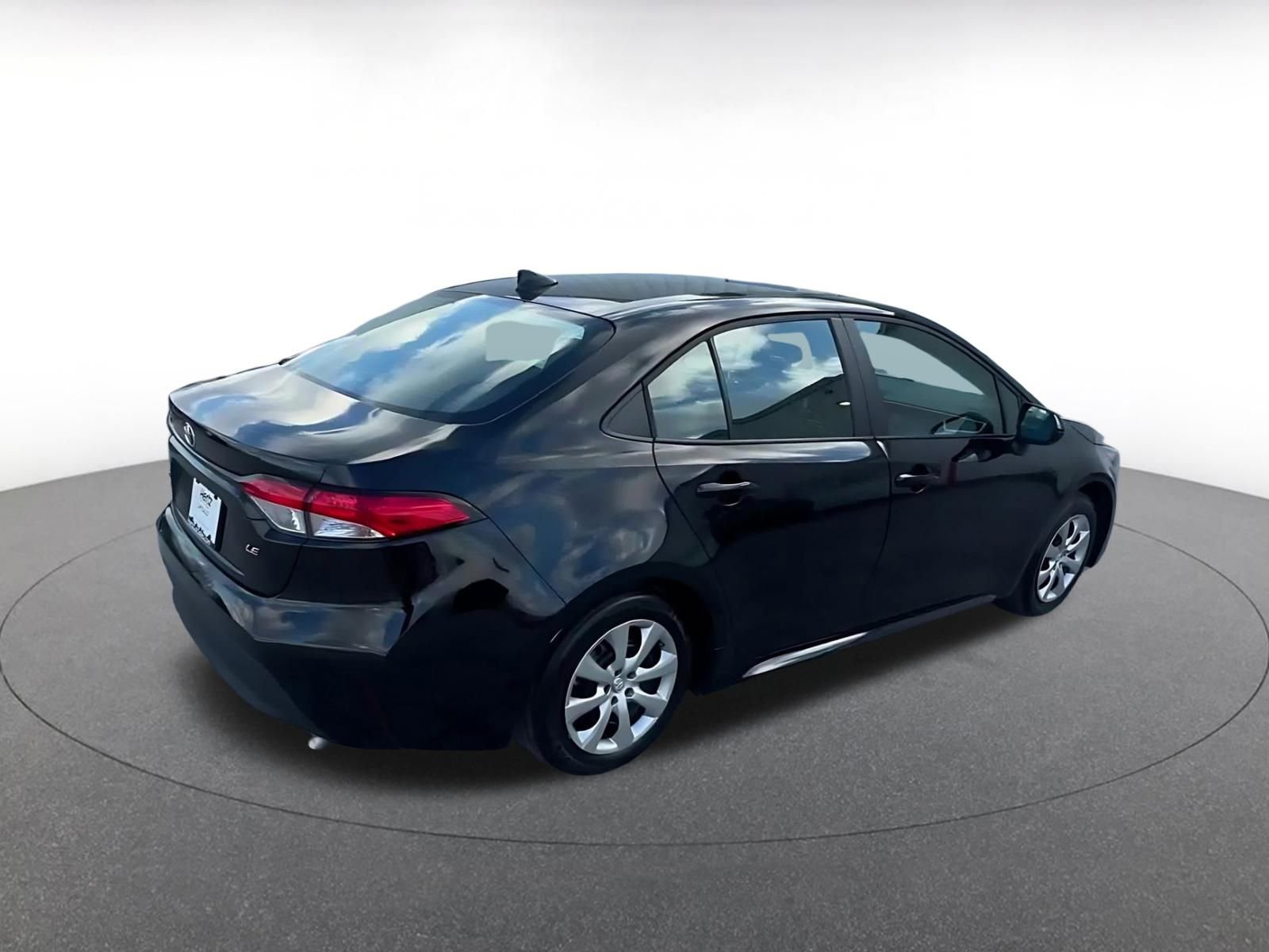 Used 2025 Toyota Corolla LE image 14