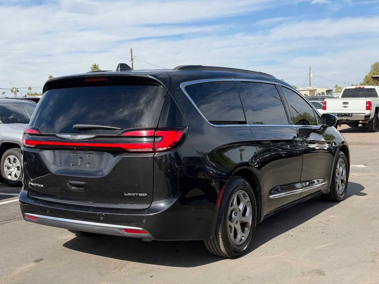 Used 2022 Chrysler Pacifica Limited FWD image 8
