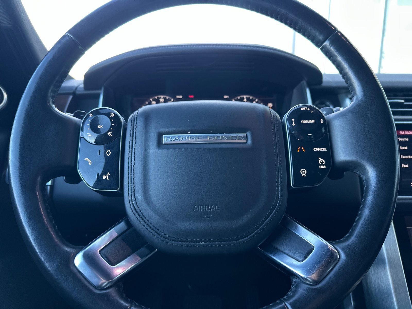 Used 2020 Land Rover Range Rover HSE image 22