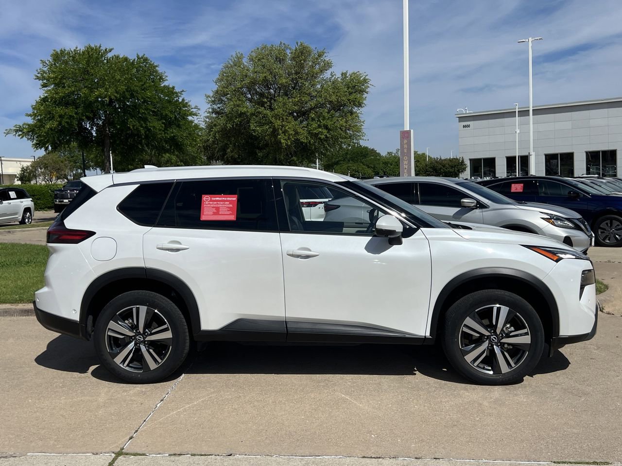 Certified 2025 Nissan Rogue SL FWD image 3