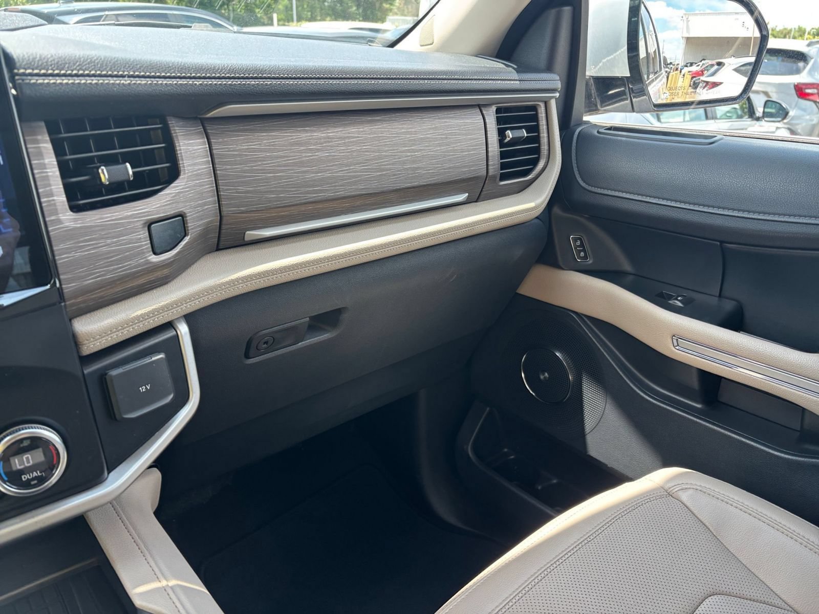 Used 2024 Ford Expedition Limited AWD/4WD image 39