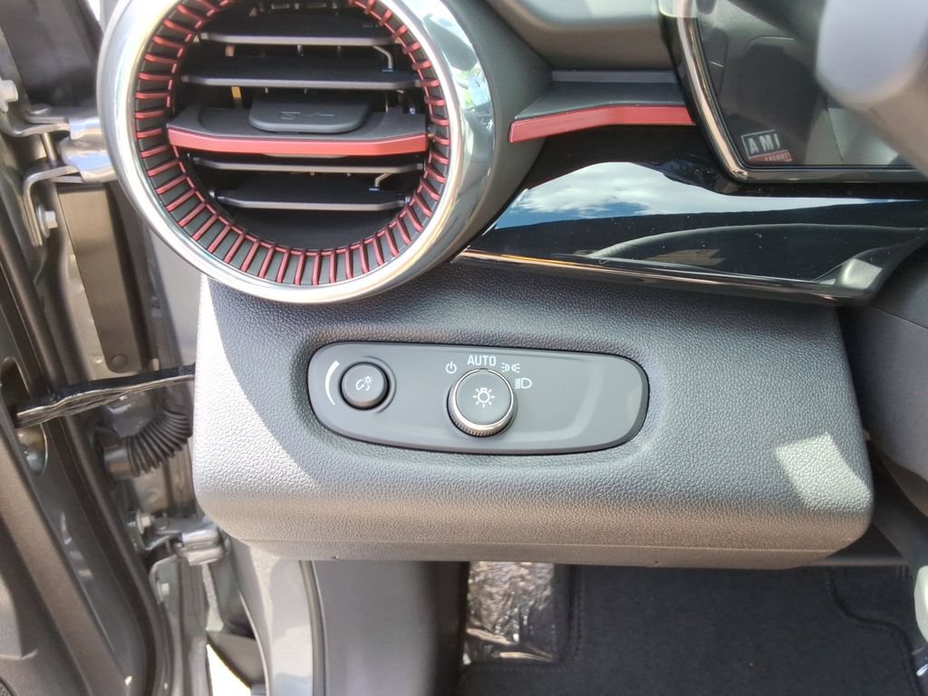 New 2026 Chevrolet Trax RS w/ Sunroof Package FWD image 35
