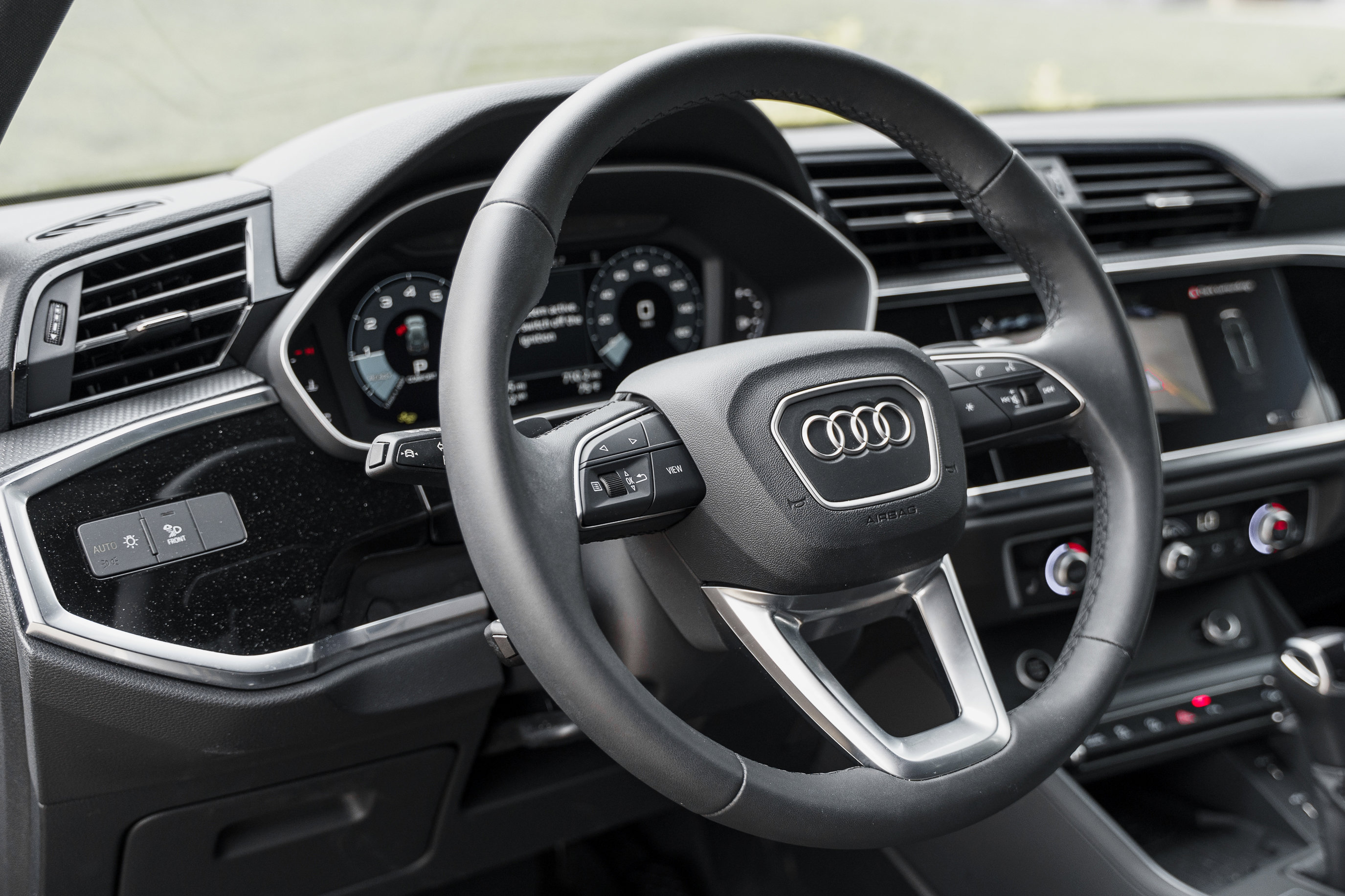 Certified 2025 Audi Q3 2.0T Premium w/ Convenience Package AWD/4WD image 10
