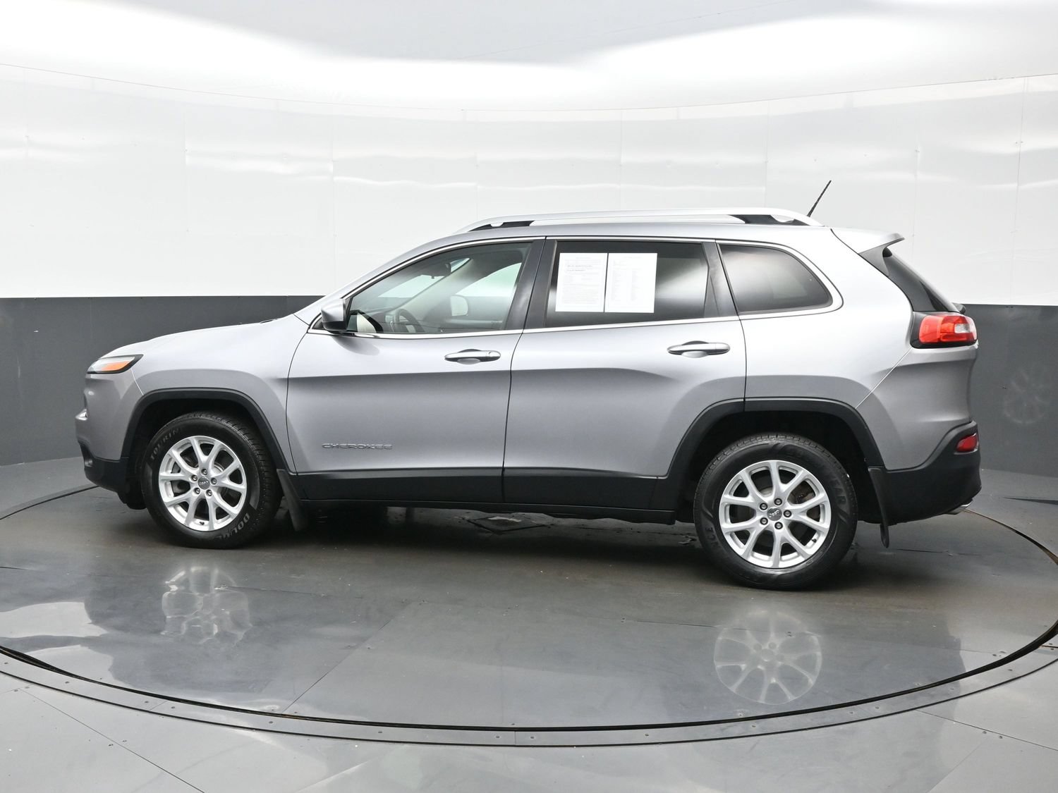 Used 2014 Jeep Cherokee Latitude w/ Trailer Tow Group FWD image 4