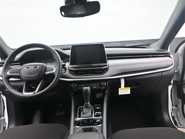 Used 2025 Jeep Compass Sport w/ Mopar Graphics Package image 17