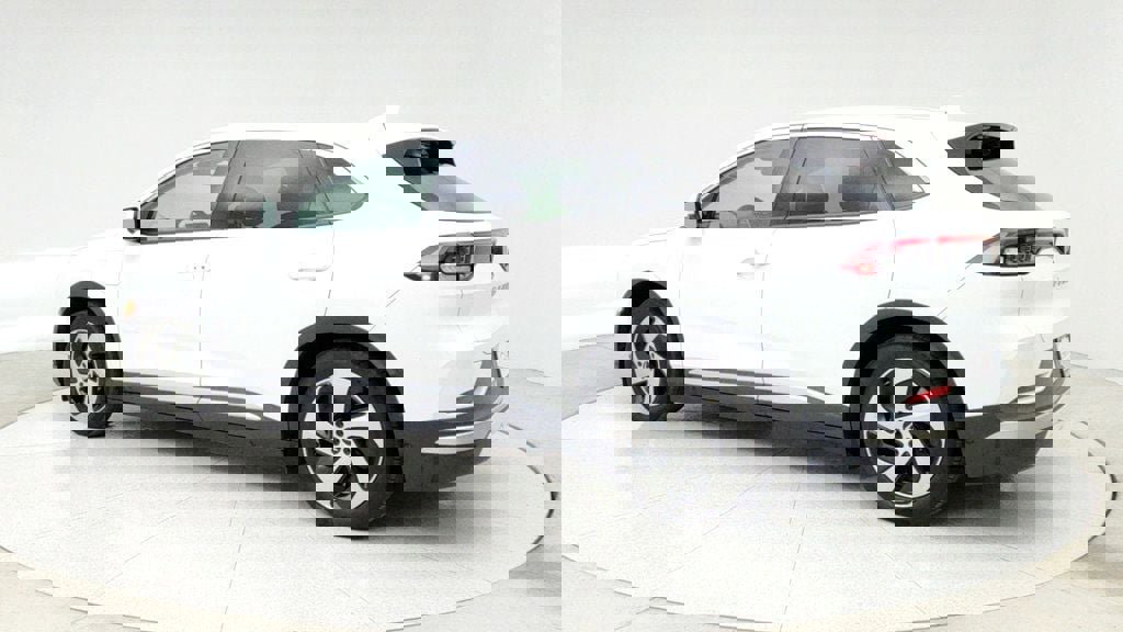 Used 2023 VinFast VF 8 Eco image 7