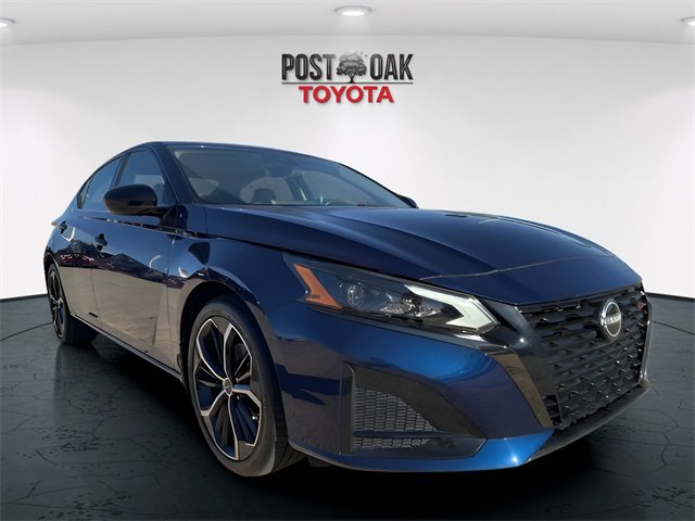 Used 2023 Nissan Altima 2.5 SR w/ SR Premium Package