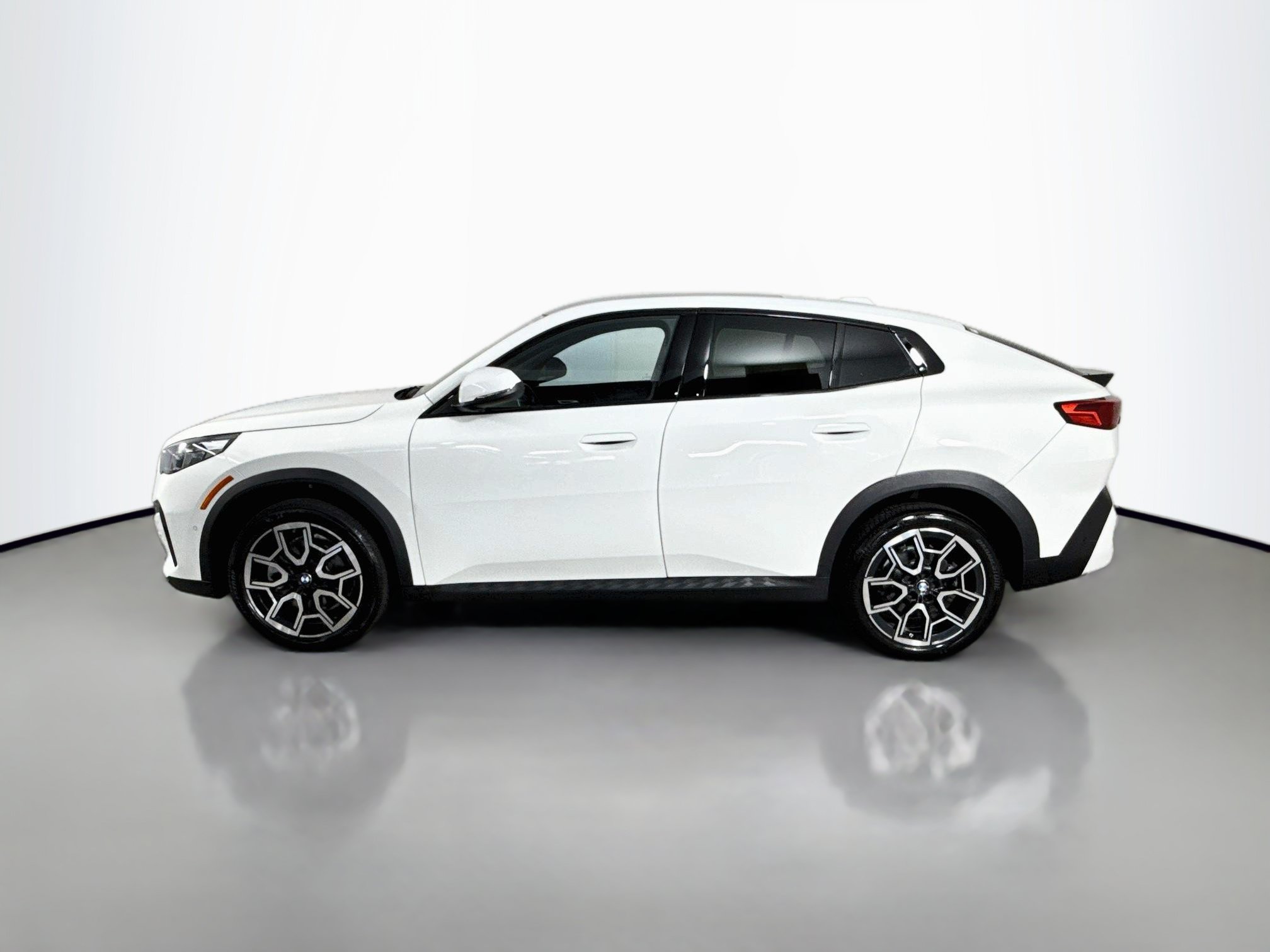 Used 2026 BMW X2 xDrive28i AWD/4WD image 6