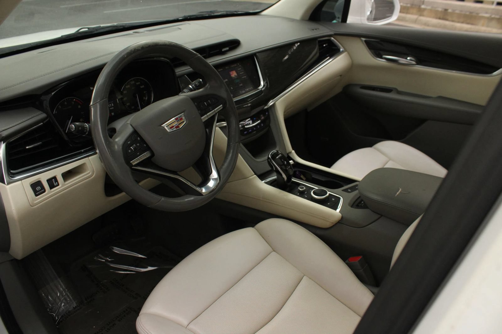 Used 2020 Cadillac XT6 Premium Luxury AWD/4WD image 13